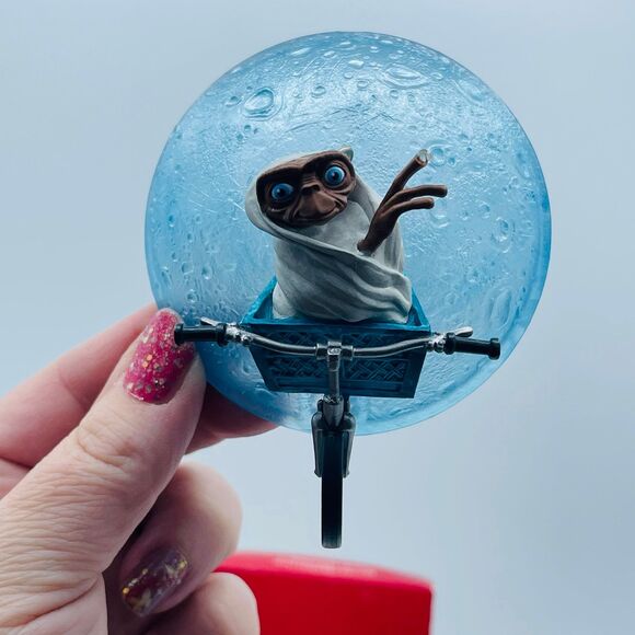 Hallmark Keepsake ET E.T. Extra Terrestrial 20th Anniversary Christmas Ornament - Picture 4 of 9